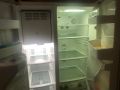 Холодильник Samsung SR-S24FTA внутри